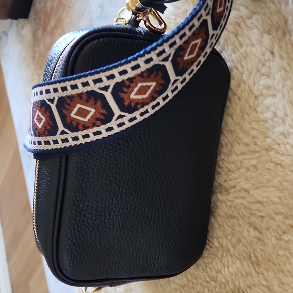 Beautiful NWOT Italian Leather Camera Bag Style Crossbody with Big Strap 🇮🇹 - Picture 12 of 16